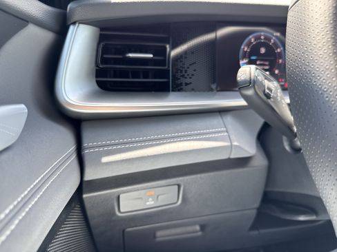 New 2026 Volkswagen Tiguan SE R-Line FWD image 29
