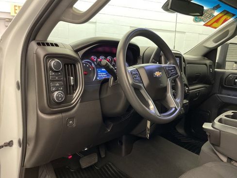 Used 2021 Chevrolet Silverado 2500 Custom w/ Custom Value Package image 18