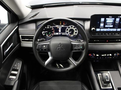 Used 2024 Mitsubishi Outlander SE image 18