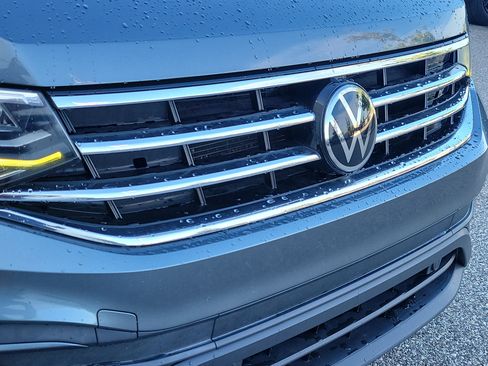 Used 2022 Volkswagen Tiguan SE w/ Panoramic Sunroof Package FWD image 13