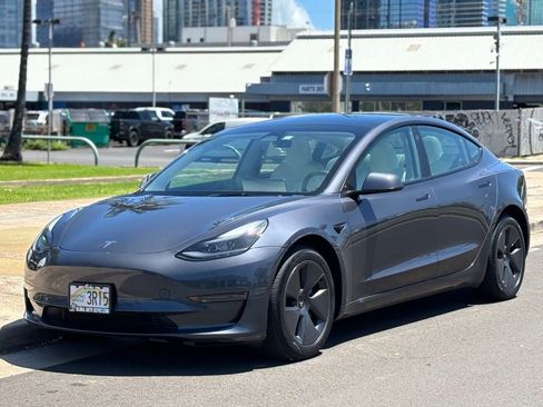 Used 2023 Tesla Model 3 Standard Range image 1