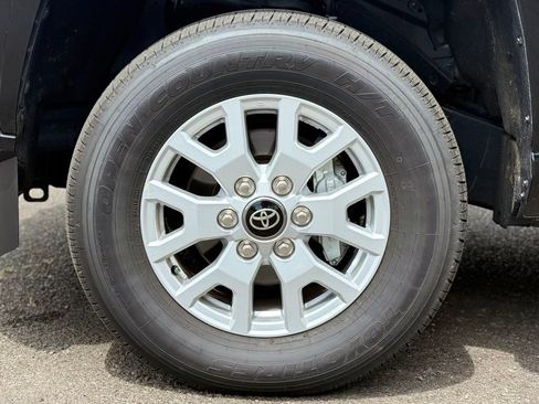 Certified 2025 Toyota Tacoma SR5 AWD/4WD image 9