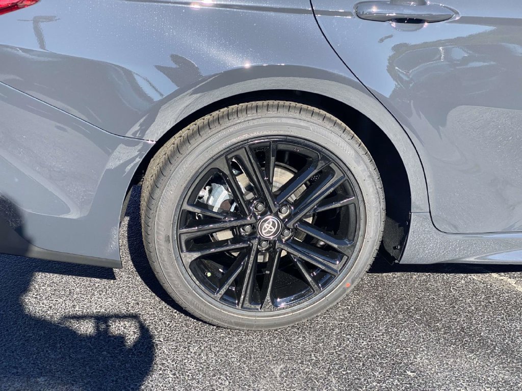 New 2026 Toyota Camry Hybrid FWD image 3