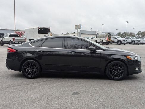 Certified 2019 Ford Fusion SE w/ Equipment Group 151A image 4