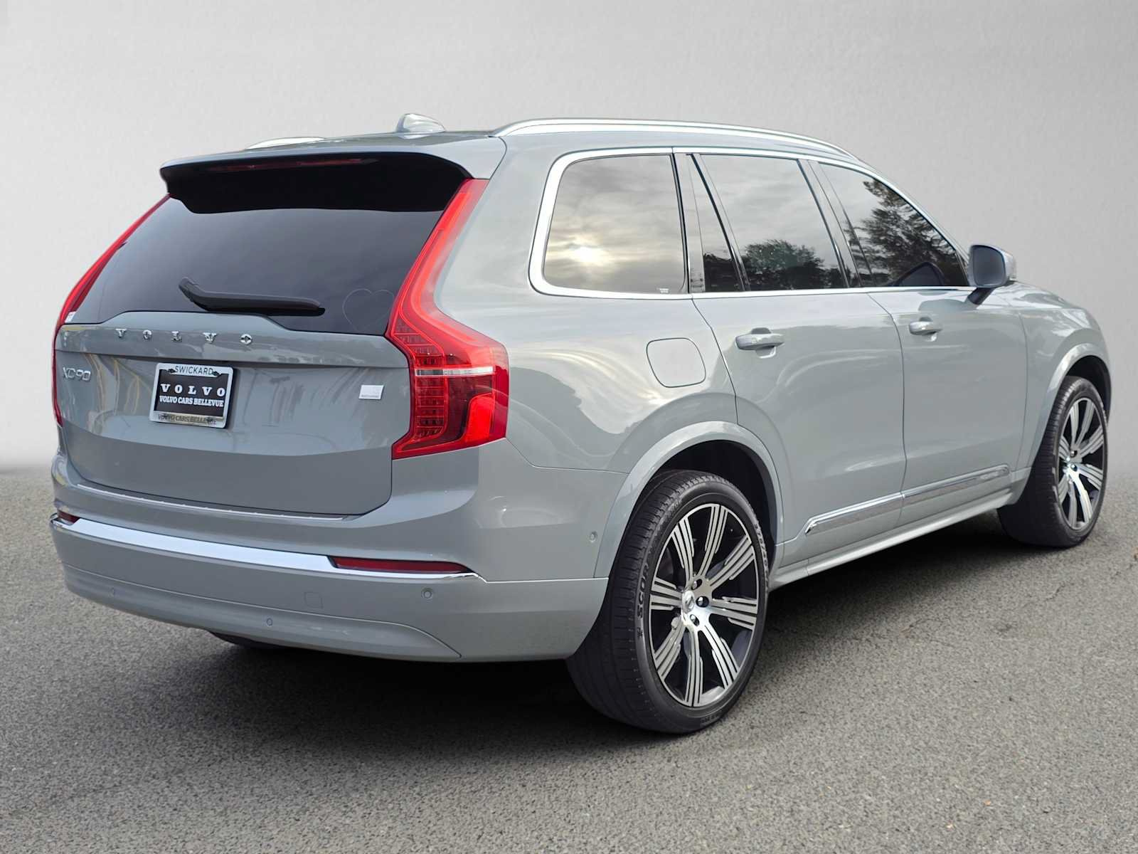 Certified 2024 Volvo XC90 T8 Ultimate w/ Protection Package Premier AWD/4WD image 4
