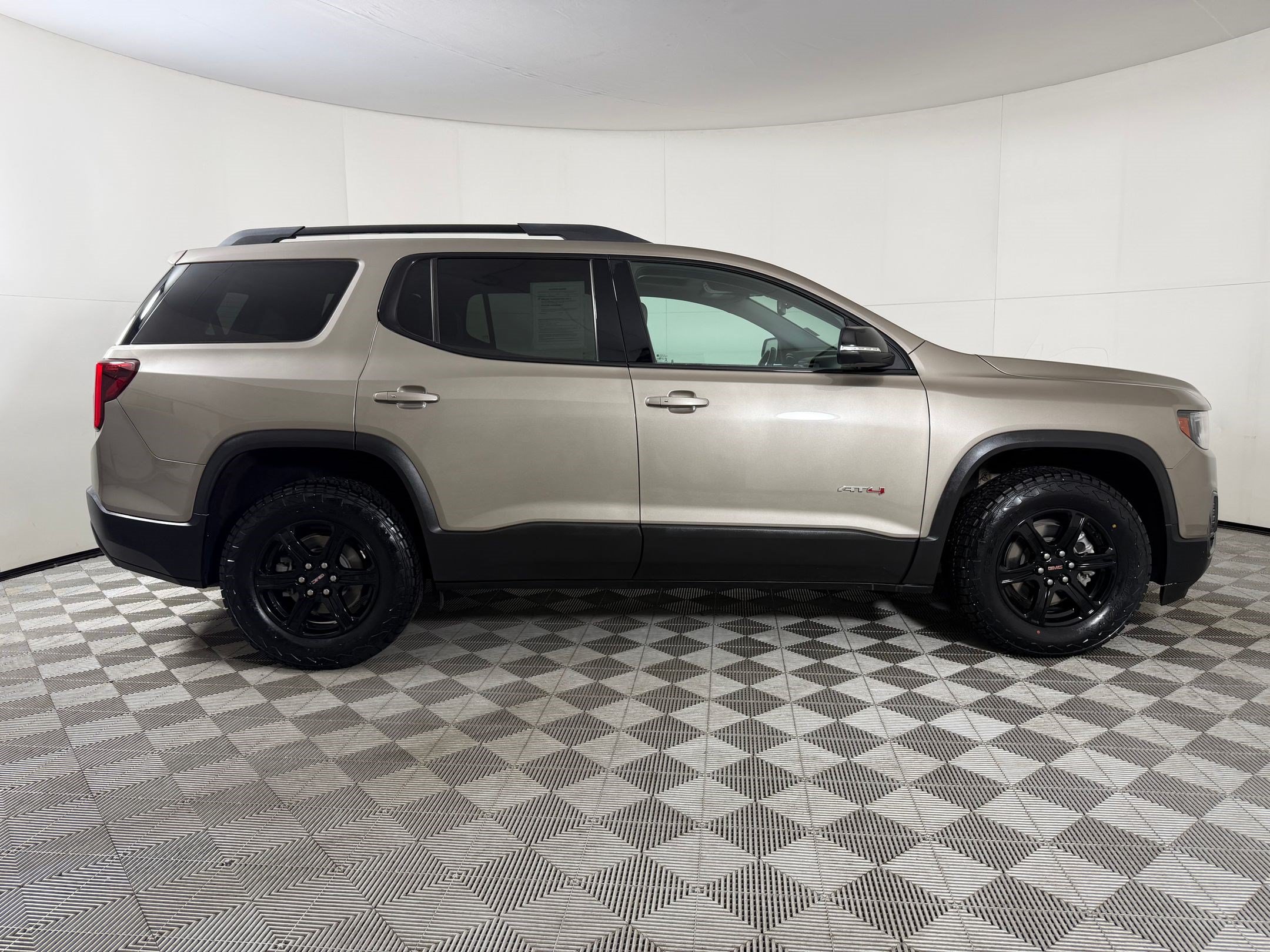 Used 2022 GMC Acadia AT4 w/ Technology Package AWD/4WD image 8