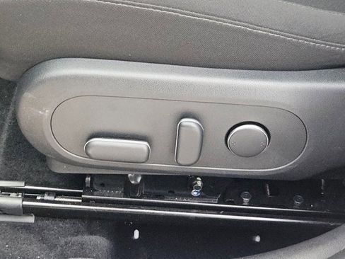 Used 2025 Hyundai Kona SEL image 13