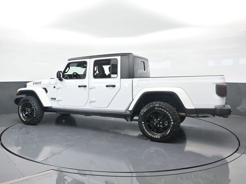 Used 2024 Jeep Gladiator Sport image 4