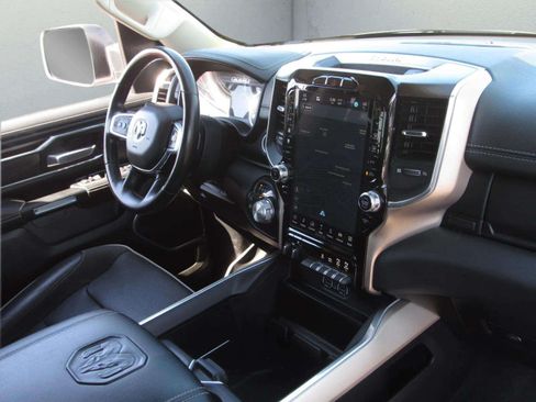 Used 2022 RAM 1500 Laramie AWD/4WD image 9
