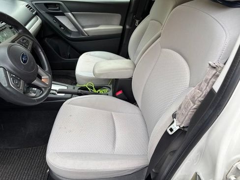 Used 2017 Subaru Forester 2.5i Premium AWD/4WD image 2