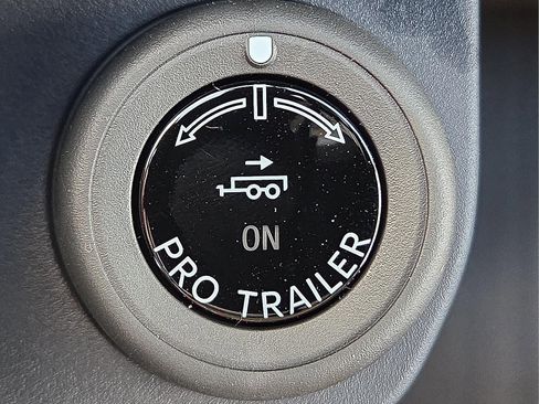 New 2025 Ford Expedition Active image 22