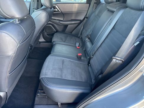 Used 2024 Mitsubishi Outlander SE image 25