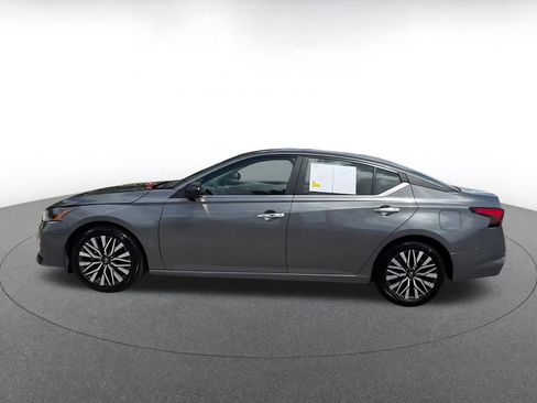 Used 2025 Nissan Altima 2.5 SV image 16