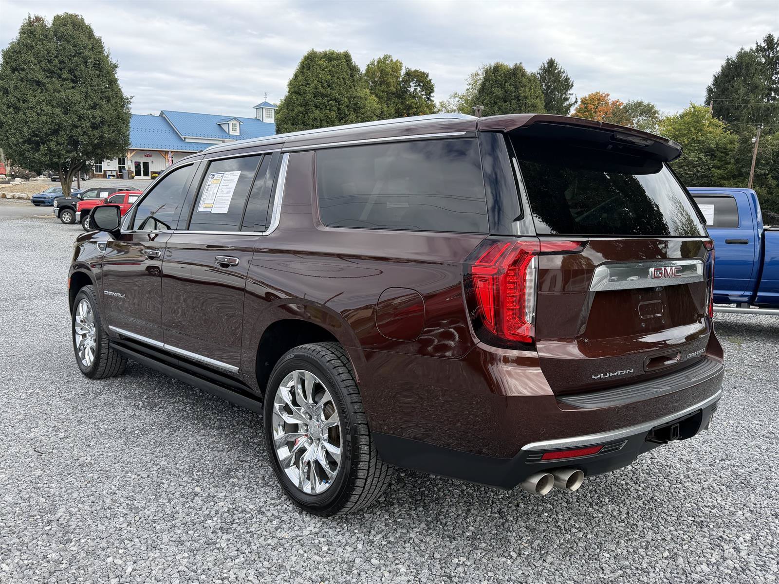 Used 2022 GMC Yukon XL Denali w/ Advanced Technology Package AWD/4WD image 5