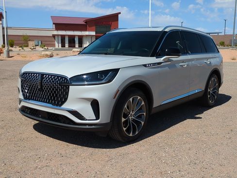 Used 2025 Lincoln Aviator Reserve w/ Illumination Package AWD/4WD image 7