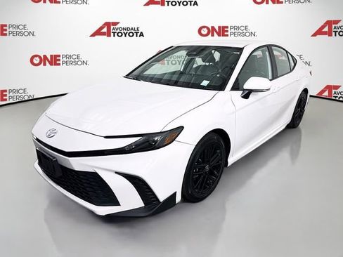 Certified 2025 Toyota Camry SE FWD image 4