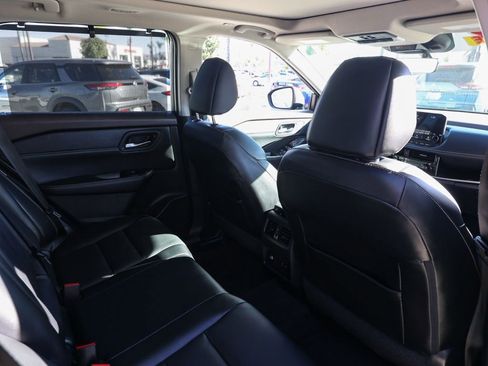 Used 2022 Nissan Rogue SL w/ SL Premium Package image 17