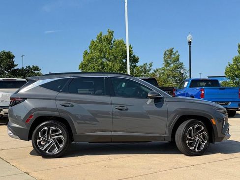 Used 2025 Hyundai Tucson Limited AWD/4WD image 5