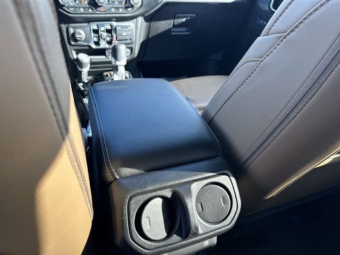 Used 2021 Jeep Wrangler Unlimited Sahara image 20