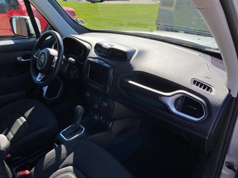 Used 2021 Jeep Renegade Latitude w/ Convenience Group image 29