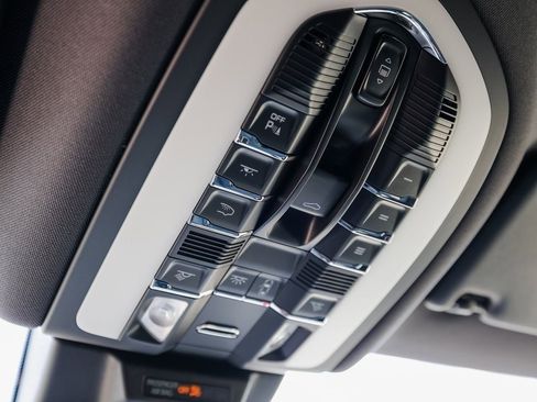 New 2025 Porsche Macan S image 21