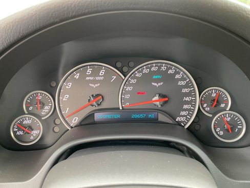 Used 2007 Chevrolet Corvette Coupe w/ Performance Package RWD image 19