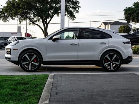 Used 2024 Porsche Cayenne S image 12