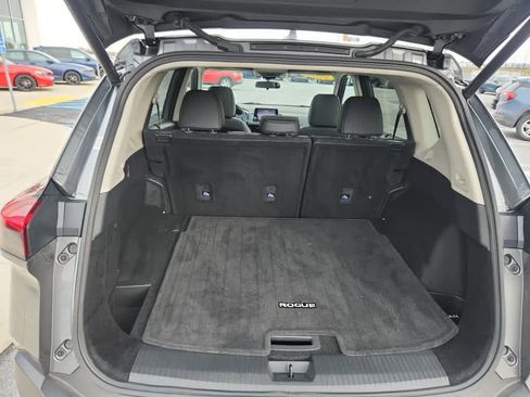 Used 2023 Nissan Rogue SV w/ SV Premium Package image 13