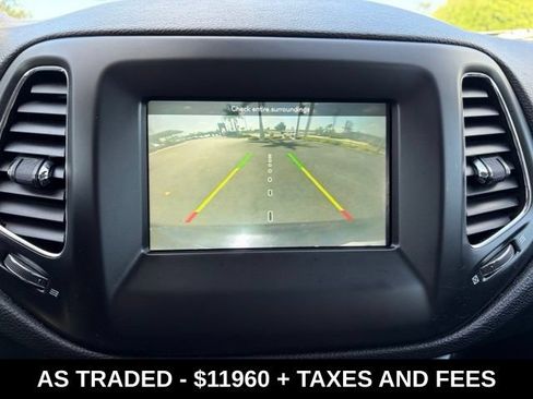 Used 2020 Jeep Compass Latitude FWD image 23