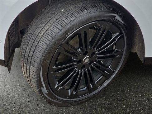 Used 2024 Land Rover Range Rover Long Wheelbase Autobiography image 32