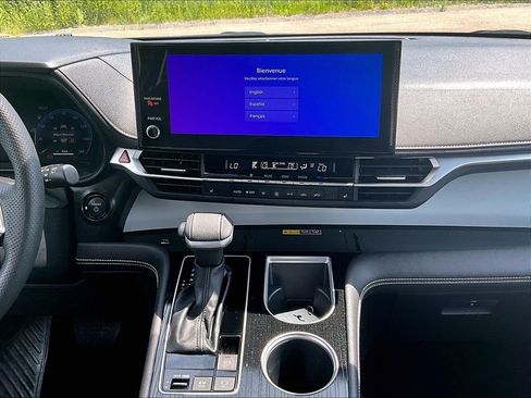 Used 2025 Toyota Sienna XSE w/ XSE Plus Package AWD/4WD image 18
