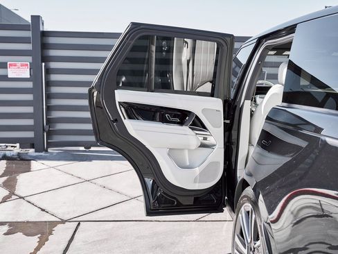 Used 2023 Land Rover Range Rover SE image 26