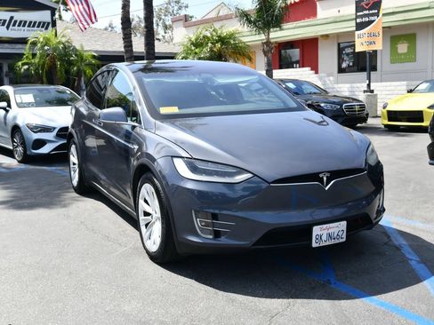 Used 2018 Tesla Model X 100D AWD/4WD image 1