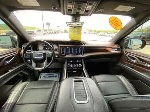 Used 2021 GMC Yukon Denali w/ Denali Premium Package RWD image 14