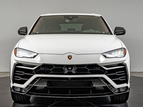 Used 2022 Lamborghini Urus AWD/4WD image 2