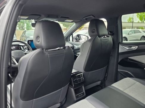 Used 2023 Volkswagen ID.4 Pro RWD image 16
