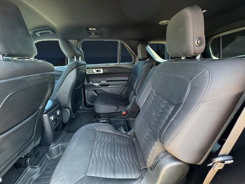 Used 2020 Ford Explorer XLT w/ Comfort Package AWD/4WD image 15