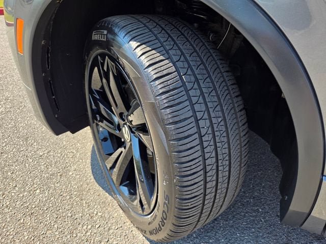 Used 2024 Volkswagen Tiguan SE R-Line w/ MDO Package, Three-Row FWD image 24