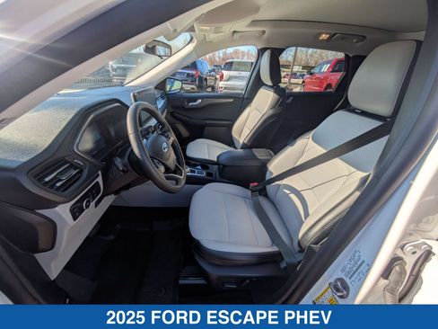 Used 2025 Ford Escape SE FWD image 27