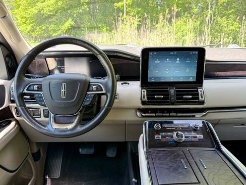 Used 2021 Lincoln Navigator Reserve AWD/4WD image 25