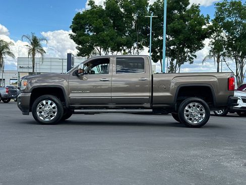 Used 2015 GMC Sierra 2500 Denali w/ Duramax Plus Package RWD image 6