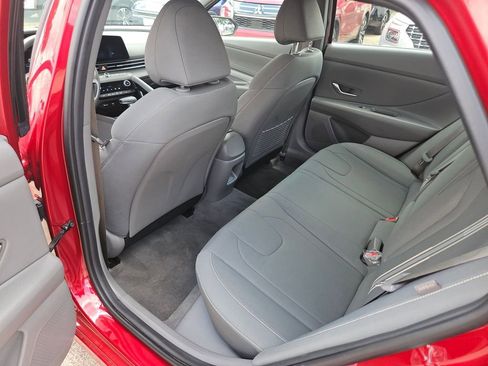 Used 2025 Hyundai Elantra SEL FWD image 28