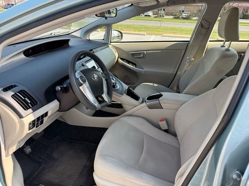 Used 2014 Toyota Prius Three image 9