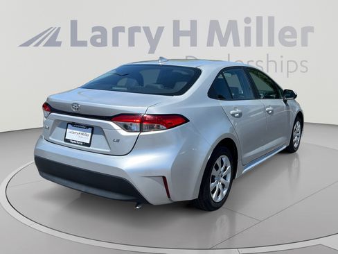 Used 2024 Toyota Corolla LE FWD image 5
