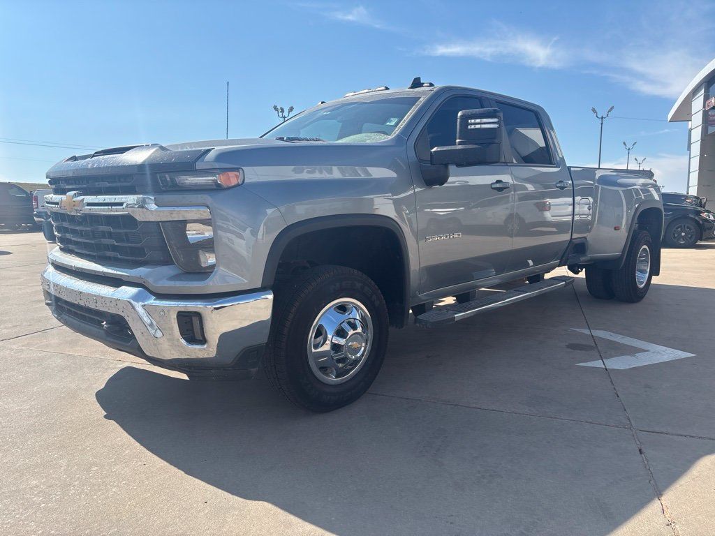 Used 2025 Chevrolet Silverado 3500 LT w/ Texas Edition AWD/4WD image 2