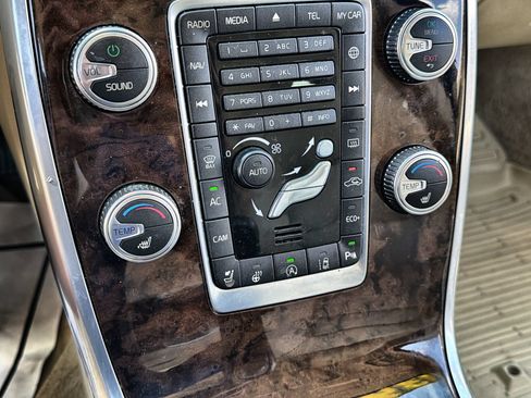 Used 2016 Volvo XC70 T5 Platinum FWD image 19