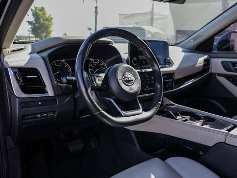 Used 2023 Nissan Rogue SL w/ SL Premium Package image 19