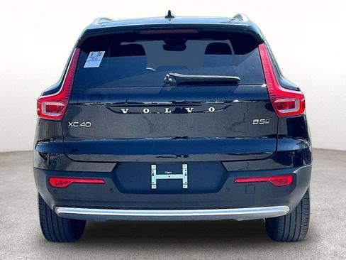 Used 2025 Volvo XC40 B5 Core AWD/4WD image 5
