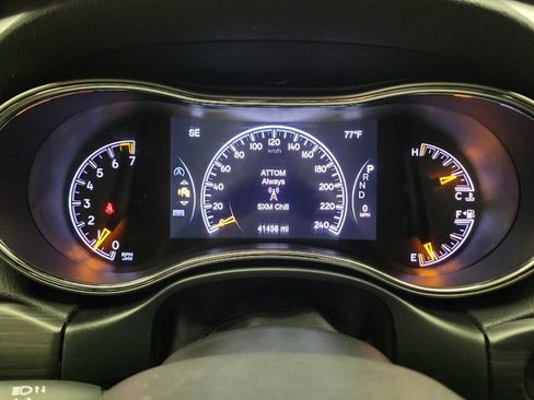 Used 2021 Jeep Grand Cherokee Laredo image 23