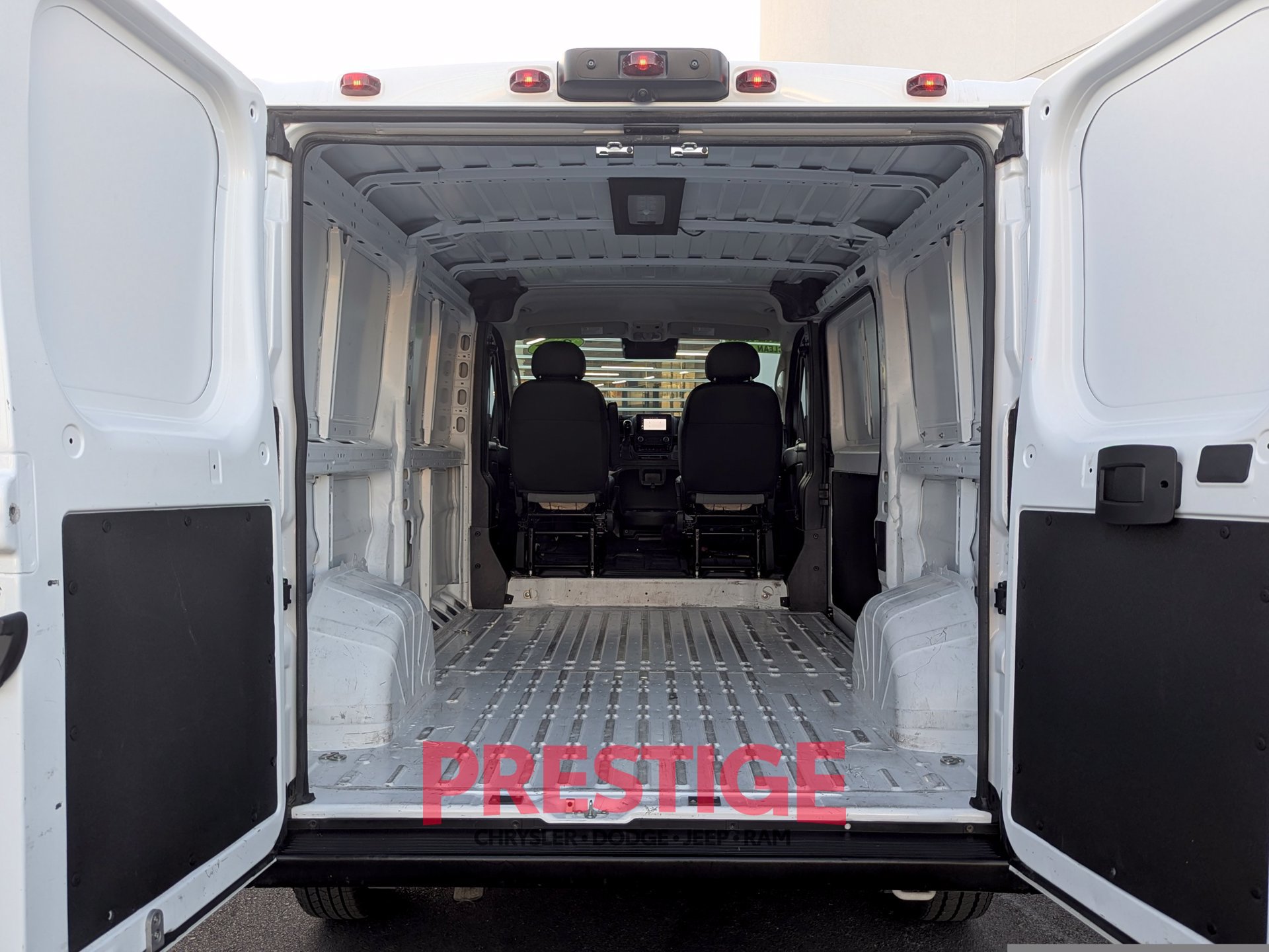 Used 2025 RAM ProMaster 2500 w/ Convenience Group FWD image 10